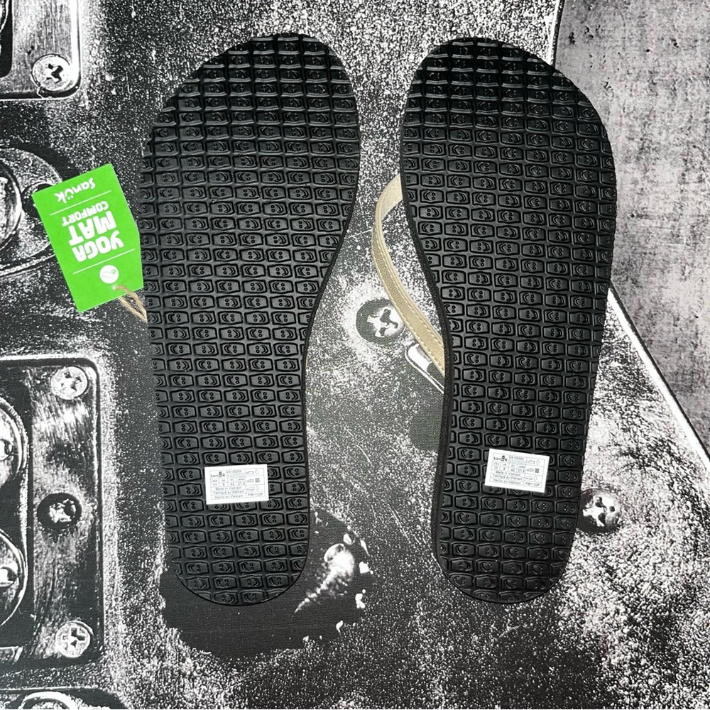NWT Sanuk Flip Flops - Picture 7 of 7